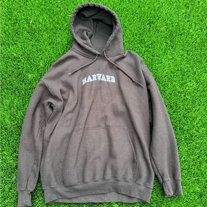harvard brown hoodie; wit pink outline size m